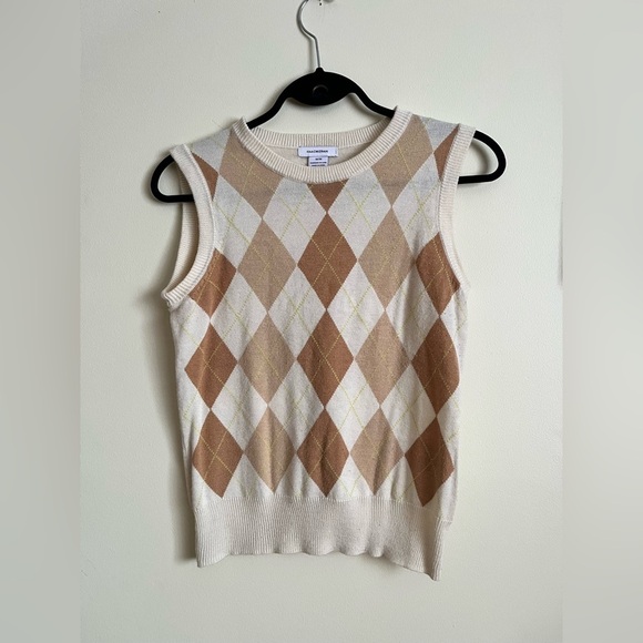 3 sweater vests in excellent condition! - Picture 2 of 12